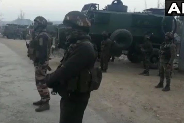 जम्मू-कश्मीरः दो एनकाउंटर में सुरक्षाबलों ने 5 आतंकियों को मार गिराया