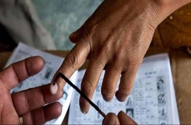 Lok Sabha Elections 2019: दूसरे चरण के लिए वोटिंग जारी, कई दिग्गज मैदान में
