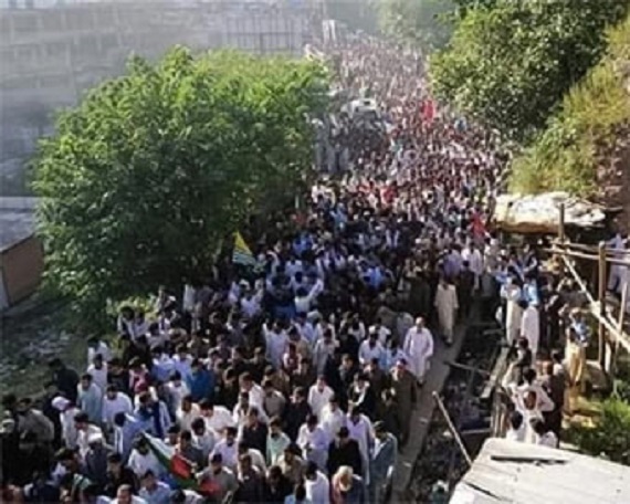 PoK में पाकिस्तानी सेना और सरकार के खिलाफ सड़कों पर उतरे लोग, ज्यादती का विरोध