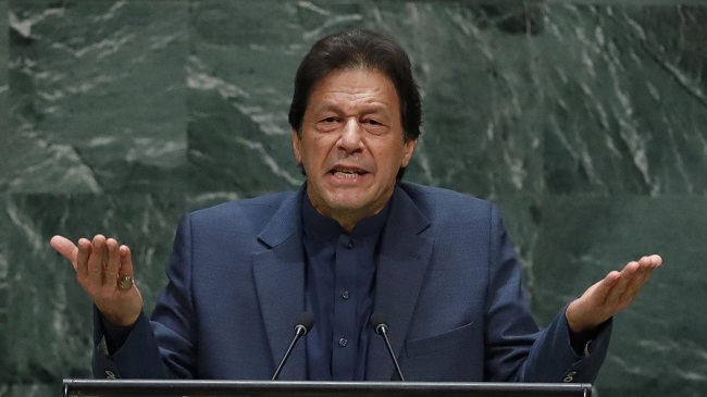 डरे हुए पाकिस्तानी प्रधानमंत्री इमरान खान रोज बना रहे नई-नई कहानियां