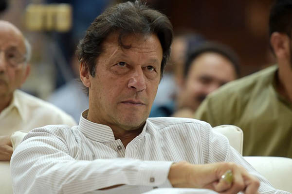 पाकिस्तान ने फिर अलापा कश्मीर का राग, PM इमरान बोले- हम शांति के 2 कदम बढ़ाने को तैयार